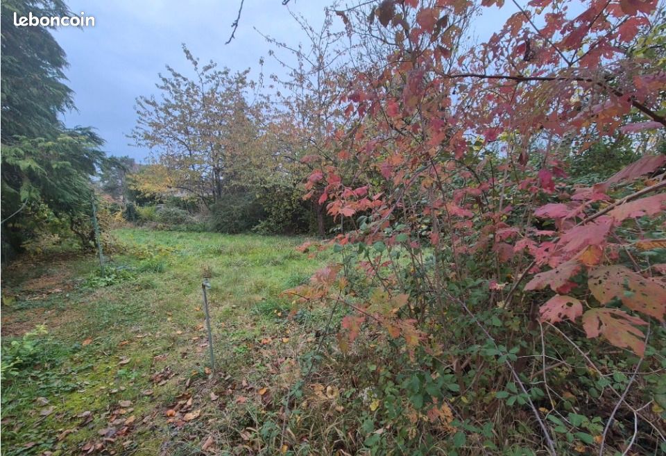 Terrain 485 m² · aux Essarts-le-Roi · 136 500 €