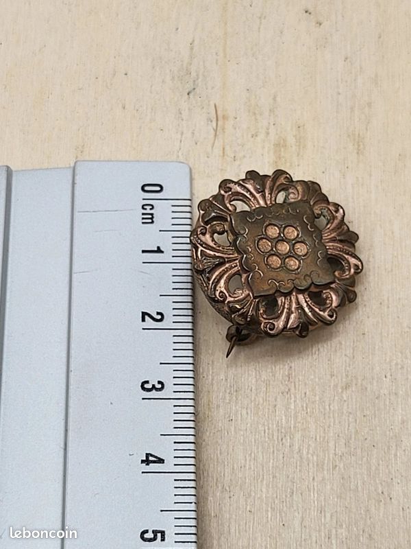 Ancienne Broche Métal Sous Verre - Vintage - Sans Marque