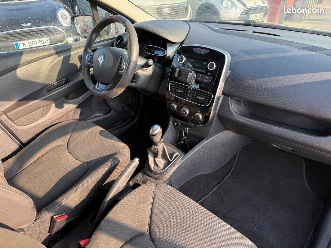 Renault CLIO IV SOCIETE RENAULT Clio IV Société Phase 2 1.5 dCi FAP Energy Buisness eco2 S&S 75 cv 2 places (image 6)