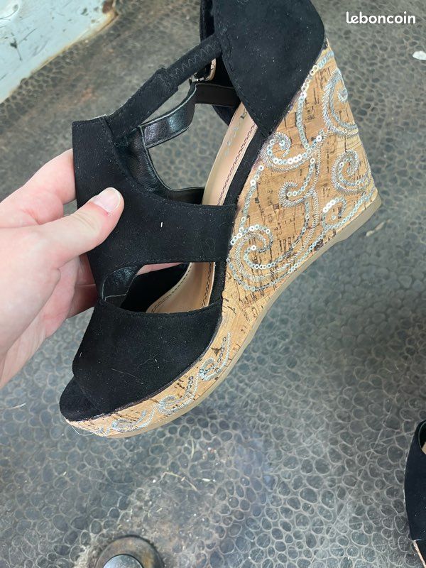 Chaussure à talons compensées (image 2)