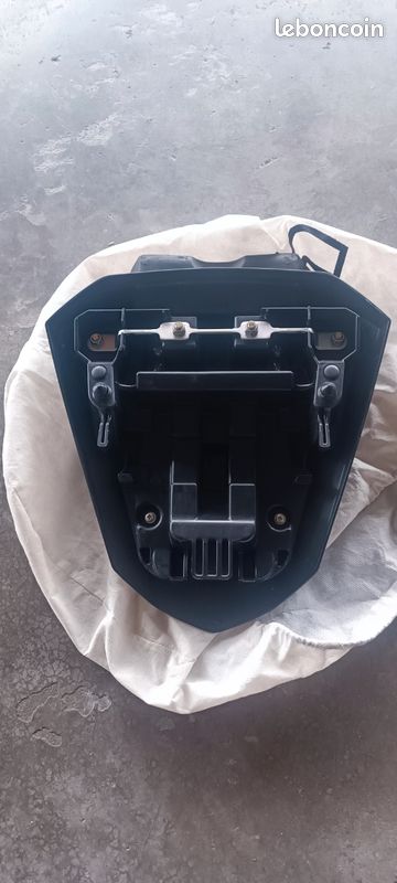Capot de selle r6 (image 3)