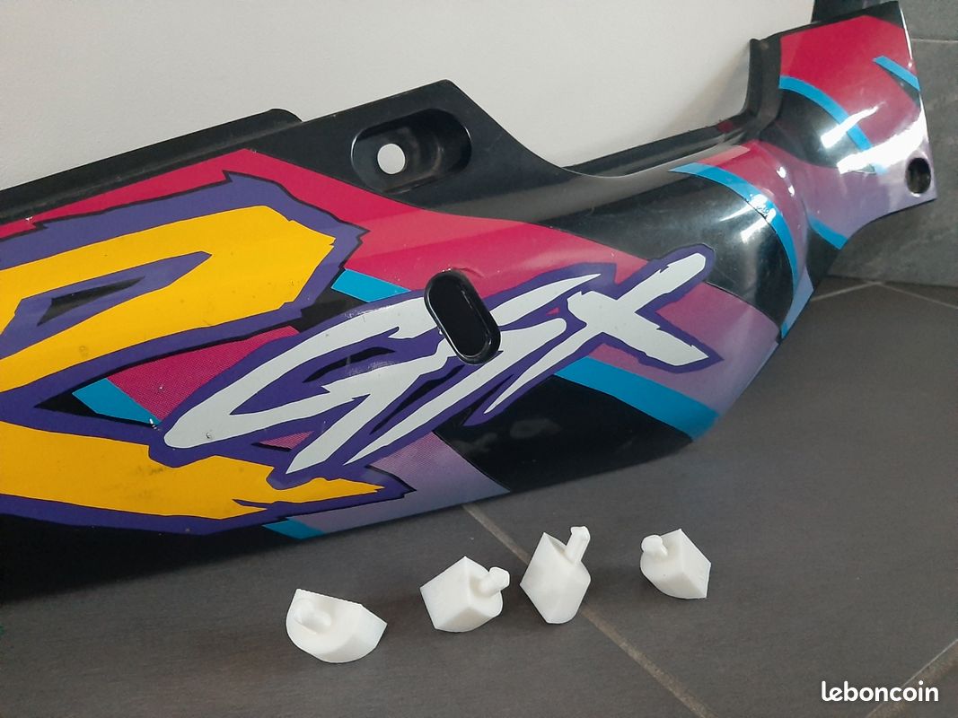 Tétons flancs de carénage SUZUKI 750 GSXR 1992 - 1993 - 1994 - 1995 (image 1)