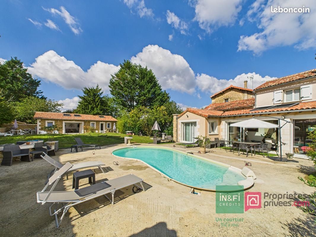 Maison 8 pièces 220 m² · à Nouaillé-Maupertuis · 220 m² · 320 000 €