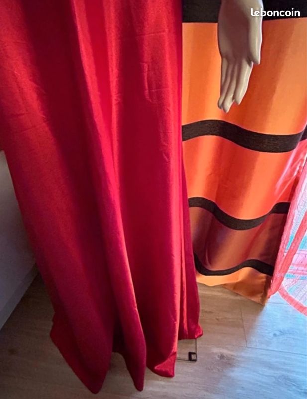 Robe de soirée longue rouge satinée avec étole assortie - Taille M (38) (image 11)