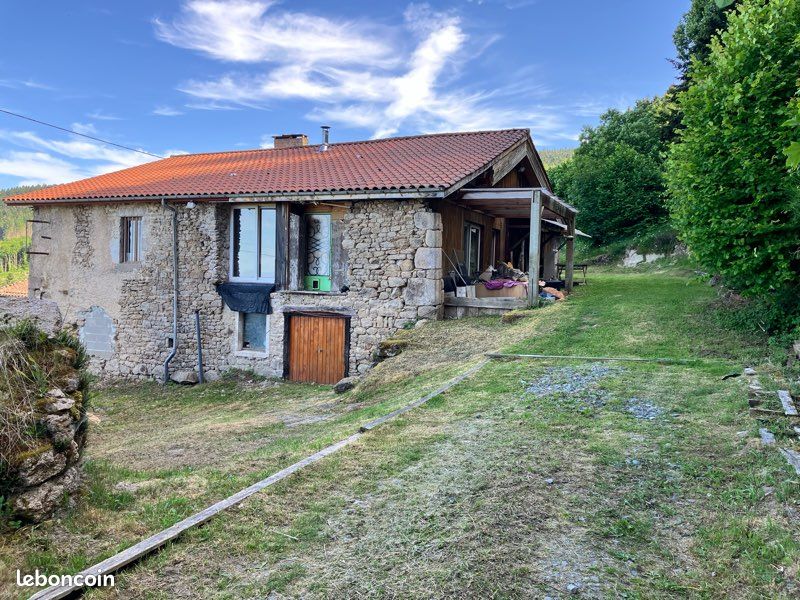 Maison 7 pièces 180 m² · à Saint-Jean-la-Vêtre · 180 m² · 125 000 €
