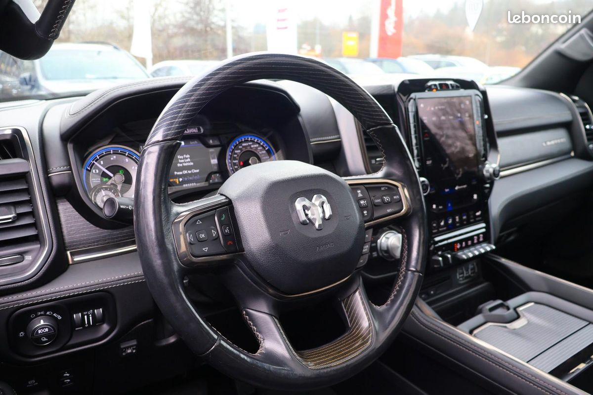 Dodge RAM 1500 Limited 5.7 V8 HEMI 401 ch 4x4 – Harman Kardon – GPL – Toit pano (image 9)