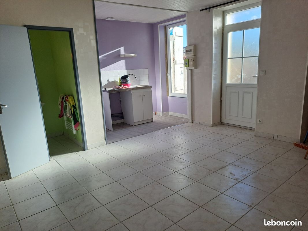 Appartement 1 pièce 28 m² · à Saint-Jean-d'Angély · 28 m² · 377 €/mois