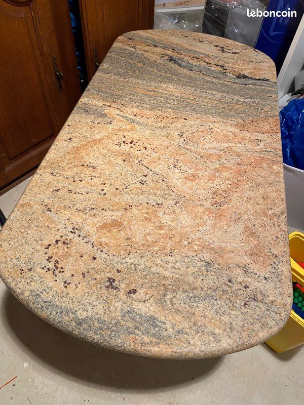 Table de salon en granit rose pâle (image 1)