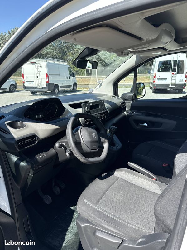 Peugeot Rifter 1.2 PureTech 110ch S&S Stand Pack 2021 (image 5)