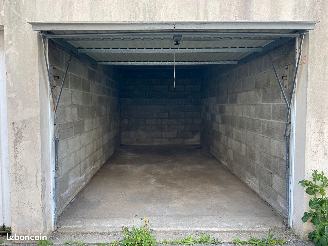 Parking/box RENNES · 65 €/mois