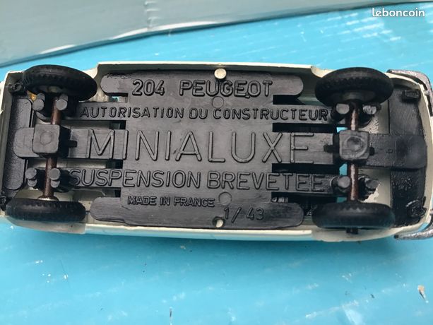 MAJORETTE PEUGEOT 204 et remorque canoës boîte d'origine et livret EUR 229,00 - FR