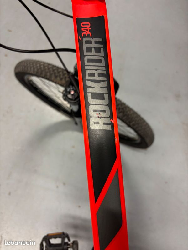 Vends vélo pratiquement neuf. Servi 1 seule fois. Il est en excellent état (image 4)