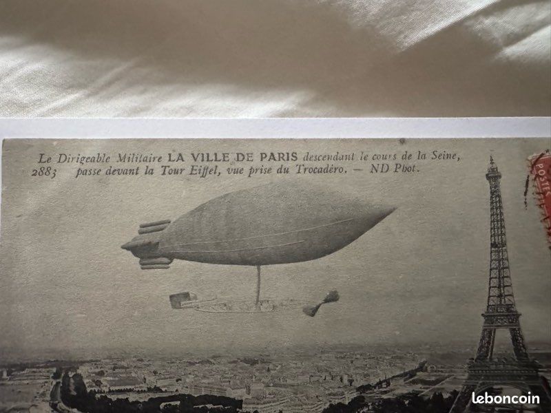 agrandissement carte postale ancienne LA TOUR EIFFEL SE GONDOLE 75 PARIS 07