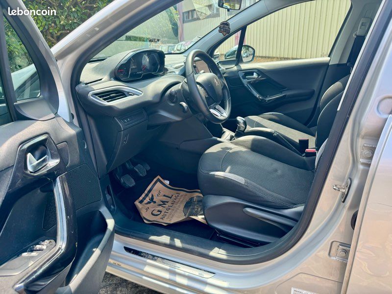 Peugeot 208 Finition Style – Kit Distribution ✅ – Radars recul ✅ (image 9)