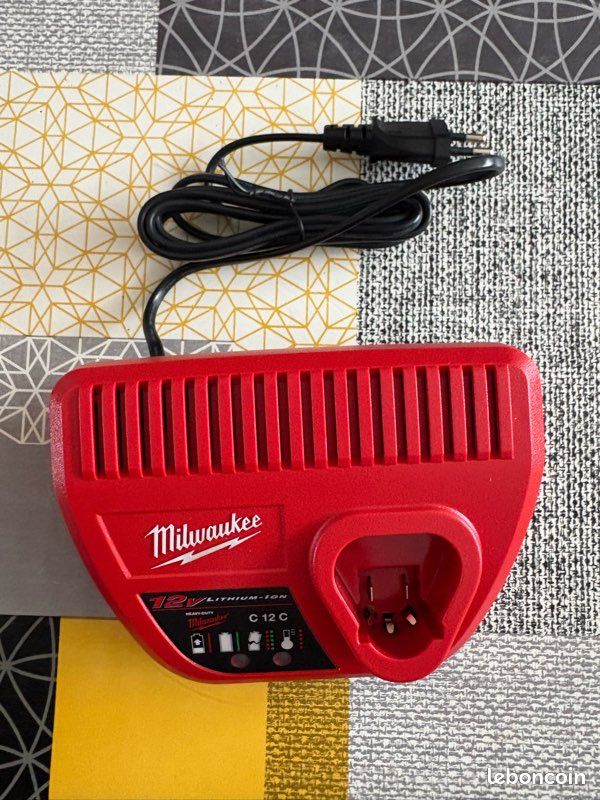 Chargeur de batterie Milwaukee C12C (image 1)