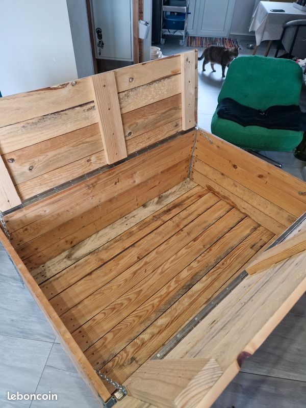 Coffre en bois sur roulettes (image 4)