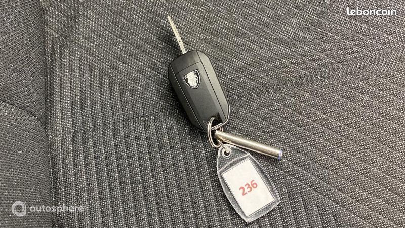 Peugeot 208 1.2 Hybrid 110ch Style e-DCS6 (image 16)