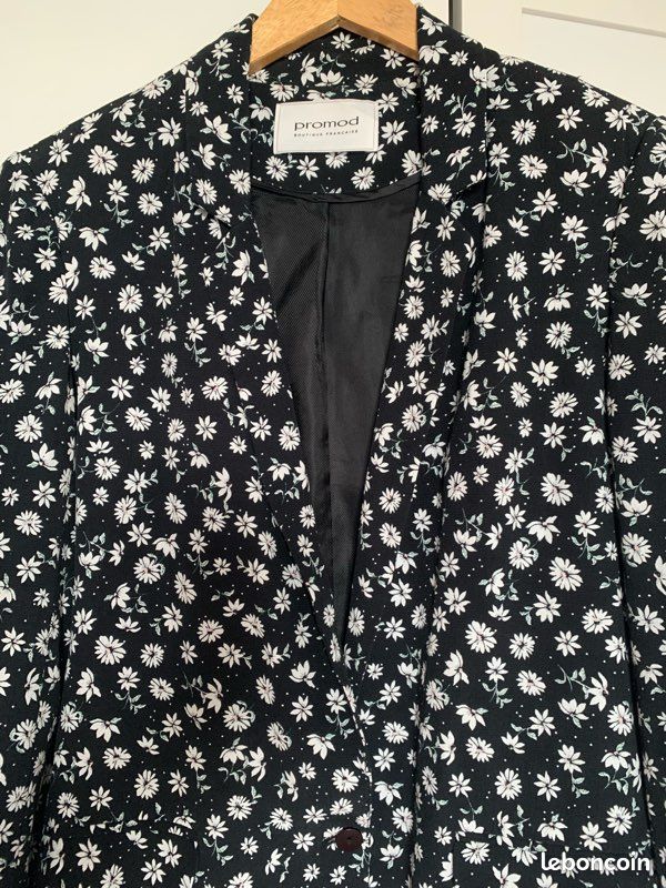 Paire d'enceintes vintage des années 70, parfait état (D'occasion) à Vésenaz pour CHF 20 – avec Paire d'enceintes vintage des années 70, parfait état (D'occasion) à Vésenaz pour CHF 20 – avec