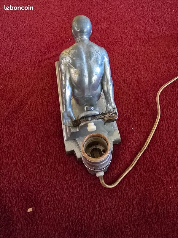 Lampe américaine - ATLAS supportant le Monde (image 3)