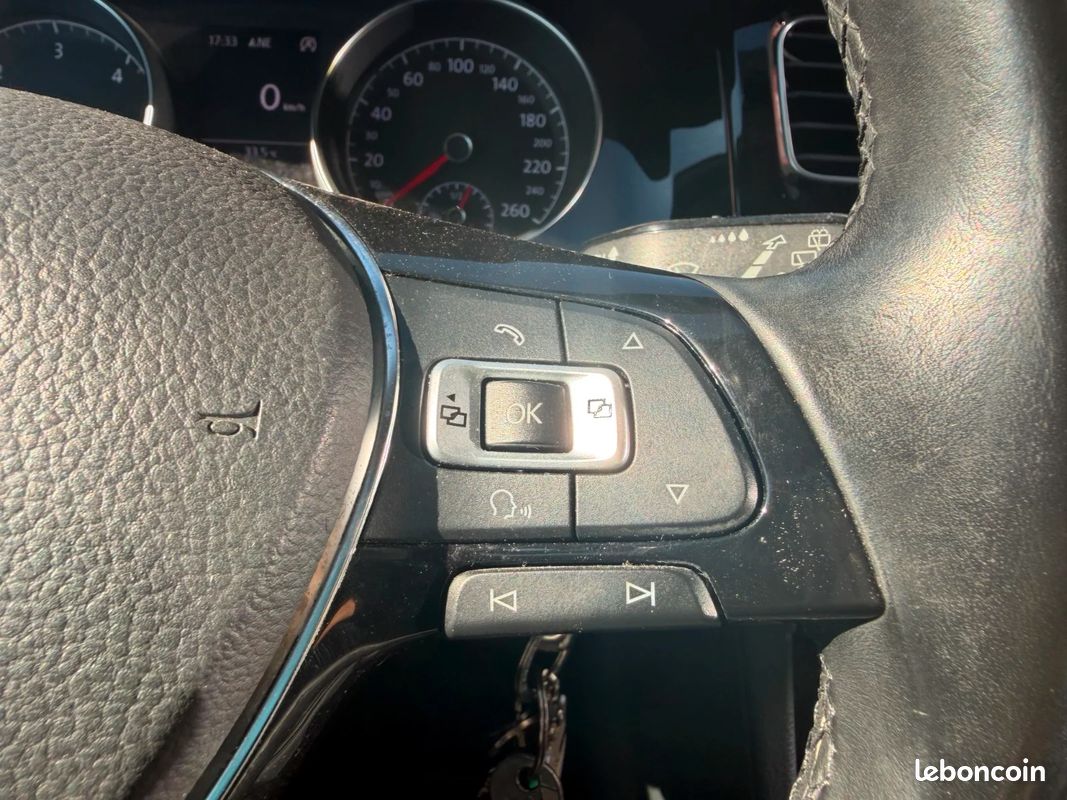 VOLKSWAGEN GOLF 7 2.0 TDI 150 ch BlueMotion Technology Carat avec GPS / RÉGULATEUR / RADAR AVANT ET ARRIÈRE (image 15)