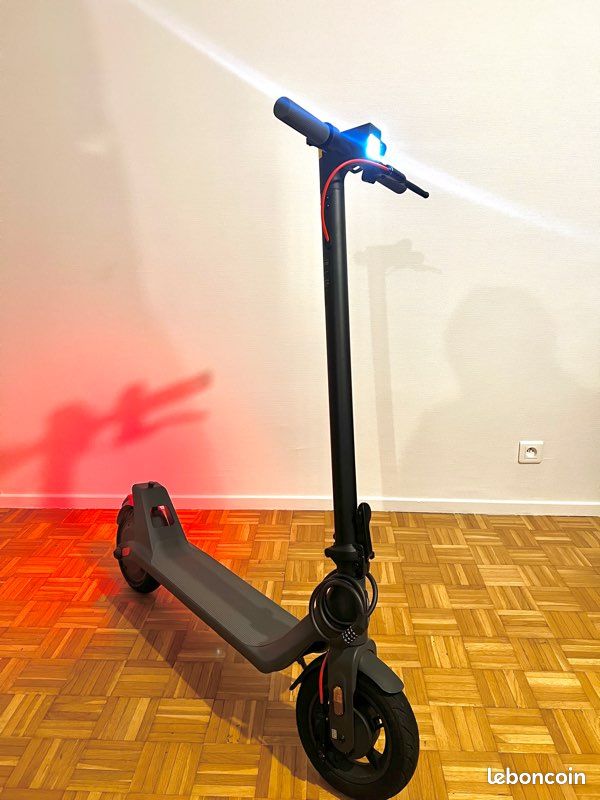 Trottinette électrique Xiaomi Electric Scooter 4 Lite 2ème Génération 300W - Noir - Occasion