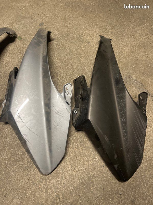 Carénage avant droit YAMAHA 500 TMAX 2011 phase 2 (image 3)