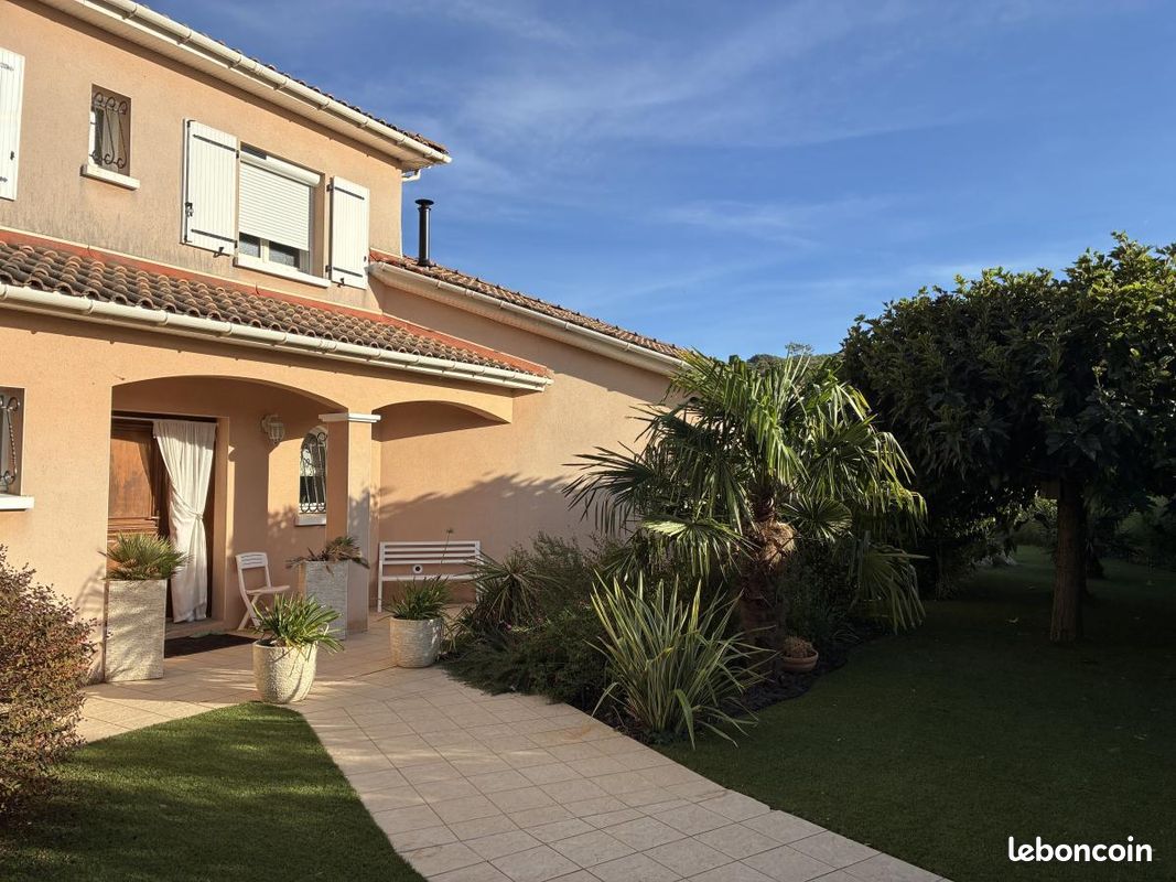 Maison 7 pièces 179 m² · à Saint-Affrique · 179 m² · 495 000 €
