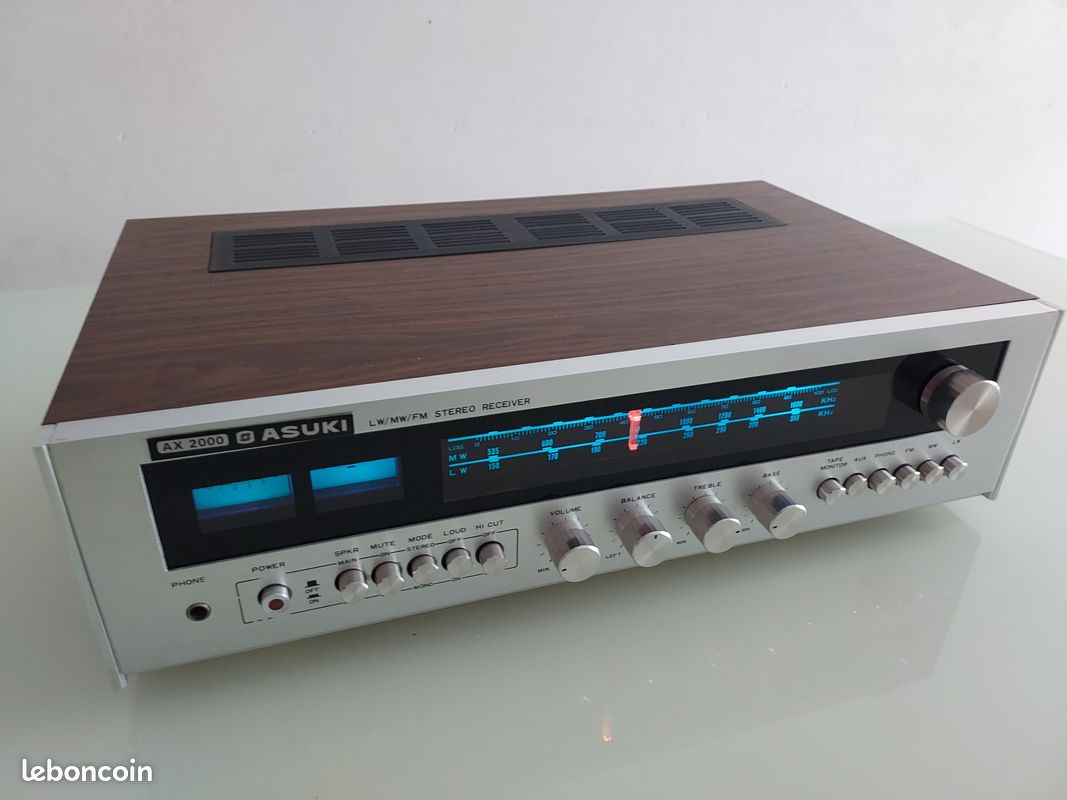 Amplificateur avec radio Tuner et magnétophone à Cassette