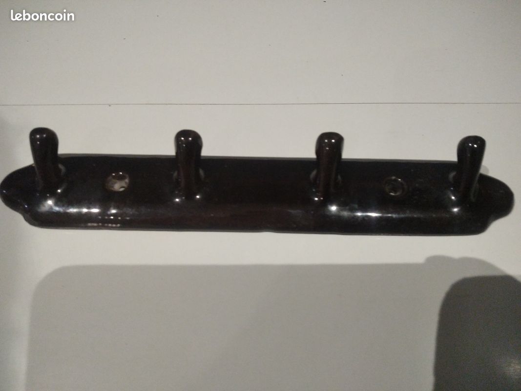 Ancien accroche-torchons en fonte émaillée (image 2)