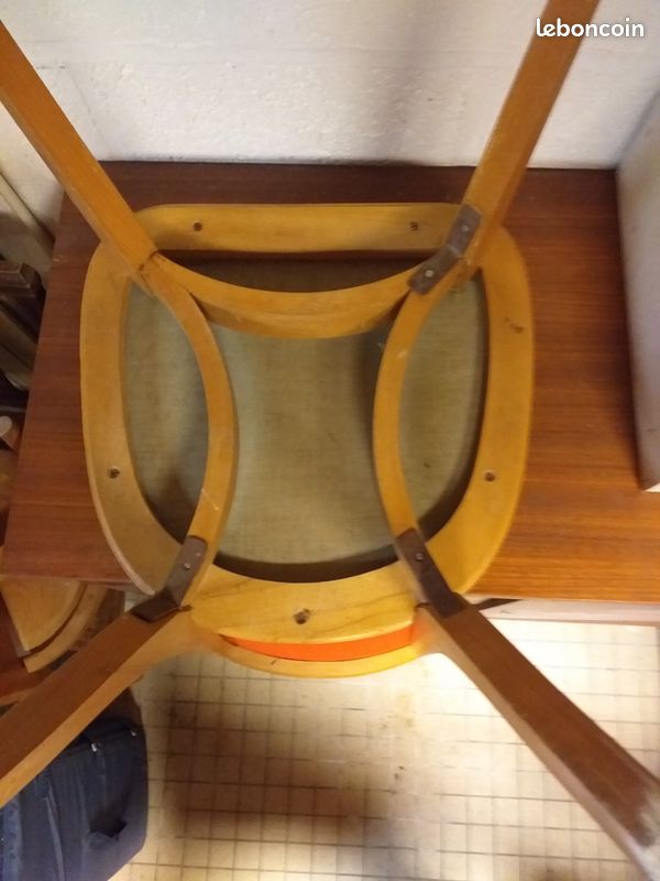 Chaise rouge en skai vintage 60/70 (image 3)