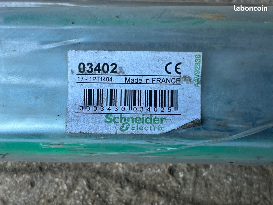 Schneider Electric - Prisma P - rail DIN reglable en profondeur - Long. Utile 432 mm - 48 pas de 9 mm - 03402 (image 2)