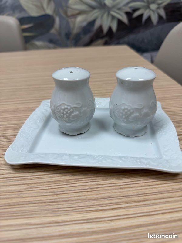 Lot De 15 Salières/Poivrières Cœur En Porcelaine Blanche - Occasion