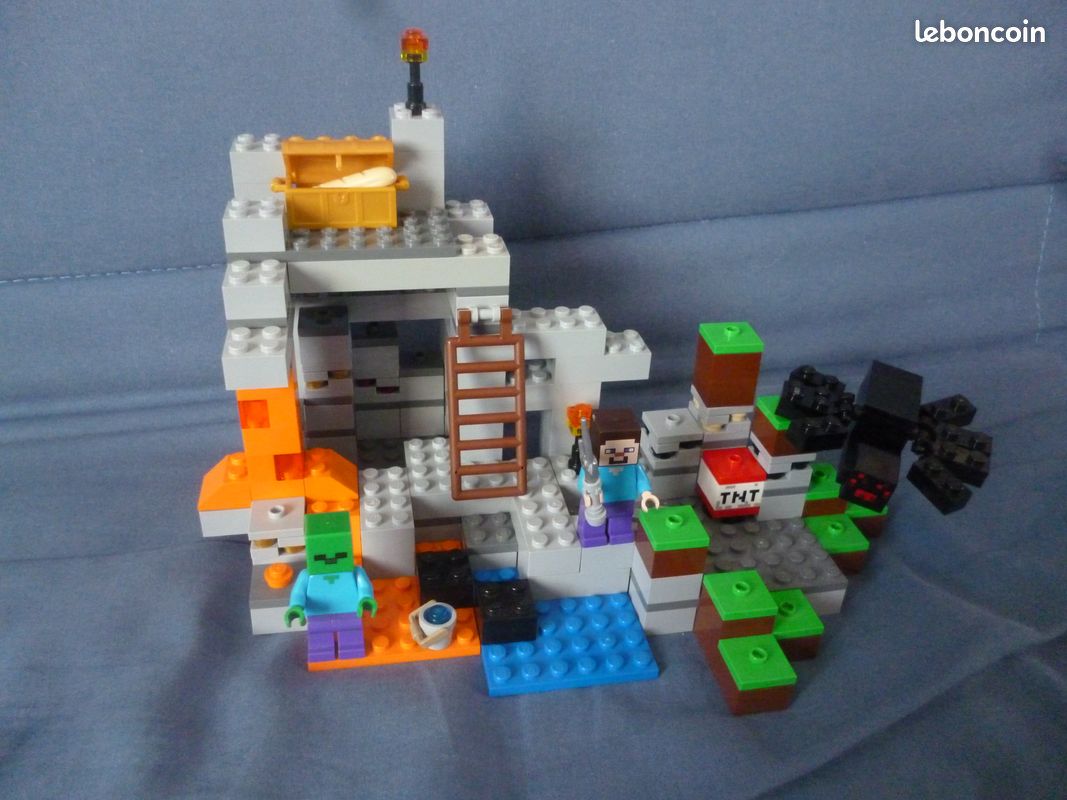Lego Minecraft 21113 (image 1)