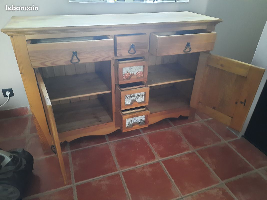 Vend buffet en pin massif (image 1)