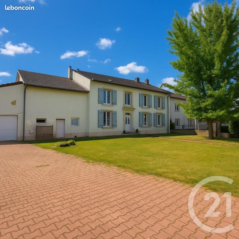 Maison 7 pièces 240 m² · à Roussy-le-Village · 240 m² · 1 900 €