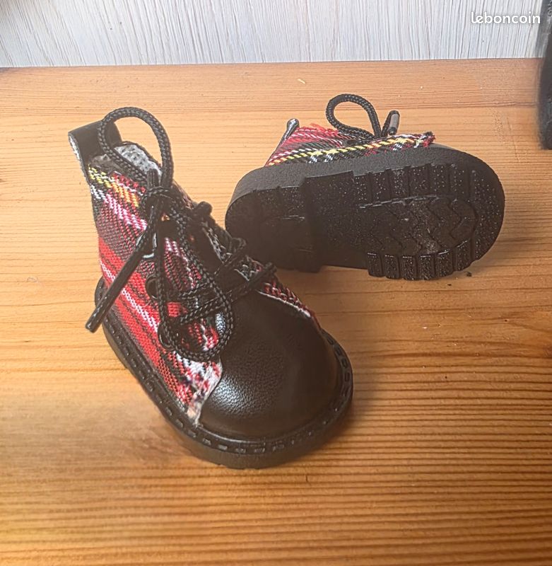 Chaussures bottes poupees Corolle, Paola reina ou autres ecossais rouge à lacets semelles crantées (image 4)