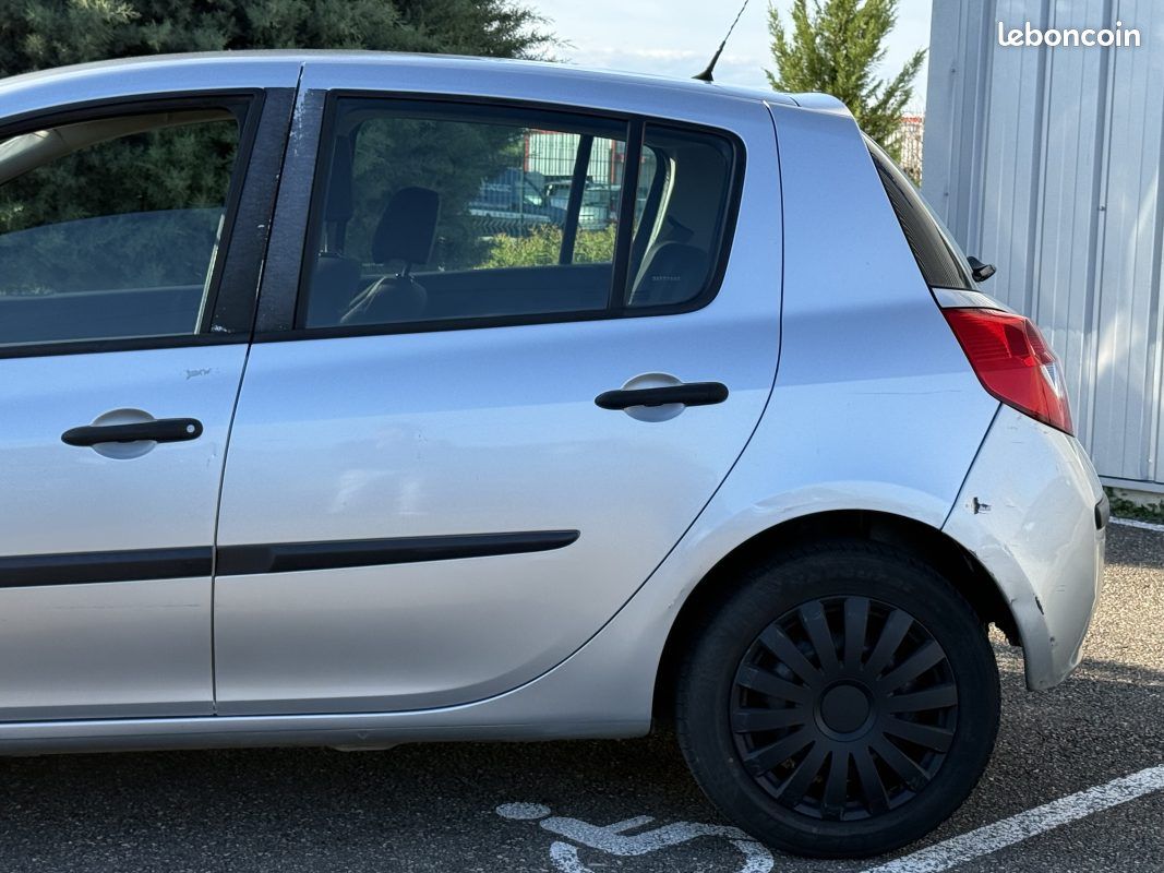 Renault Clio III 1.6 16v 110ch Expression Pour pro ou mécaniciens (image 9)