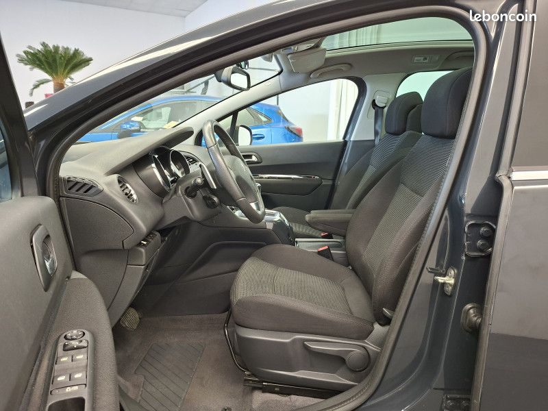 Peugeot 5008 1.6 hdi 112 ch Boite Auto Allure 7 places / GPS / toit pano / Radar AV et AR / (image 17)