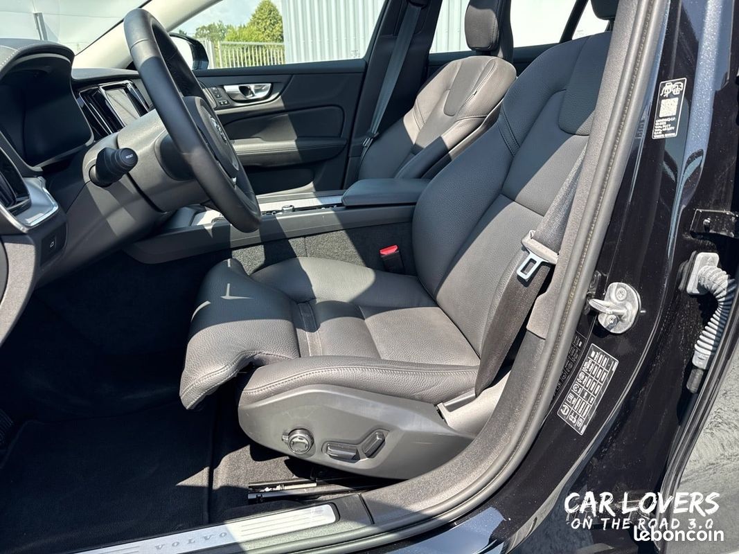 VOLVO V60 Micro hybride essence B4 197 ch DCT7 Ultra Style Dark (image 11)