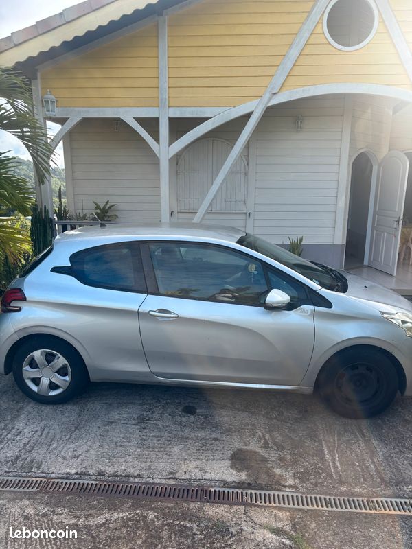 Peugeot 208 (image 2)