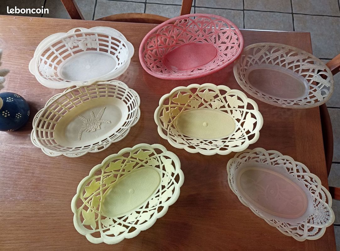 Corbeilles plastique vintage x 7 (image 10)