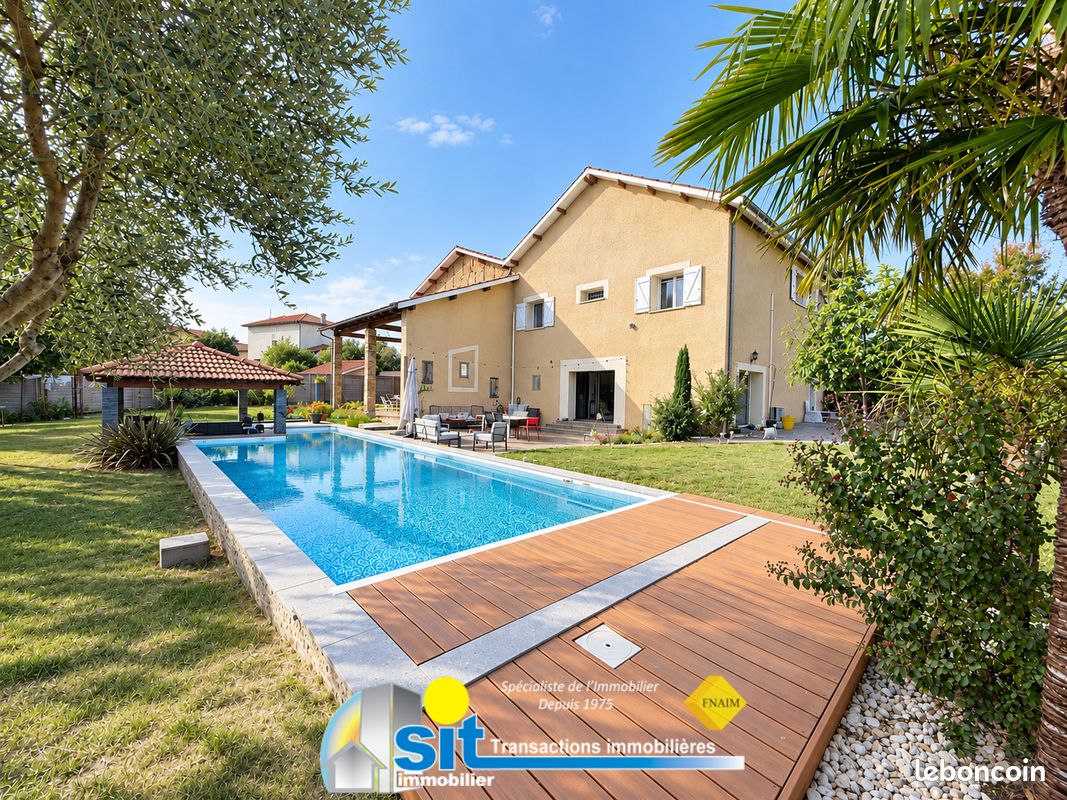Maison 8 pièces 235 m² · à Jardin · 235 m² · 670 000 €