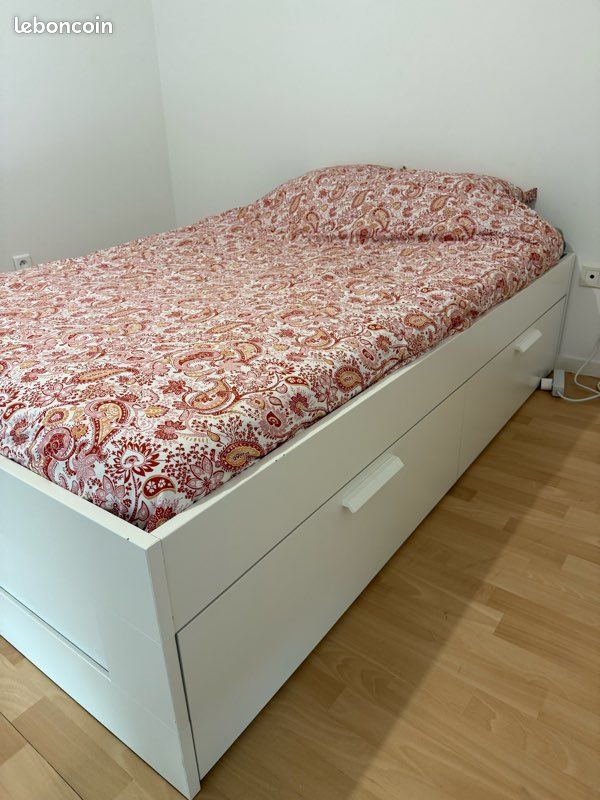 Lit IKEA BRIMNES + Matelas IKEA ABYGDA – 140x200 – Très bon état (image 4)