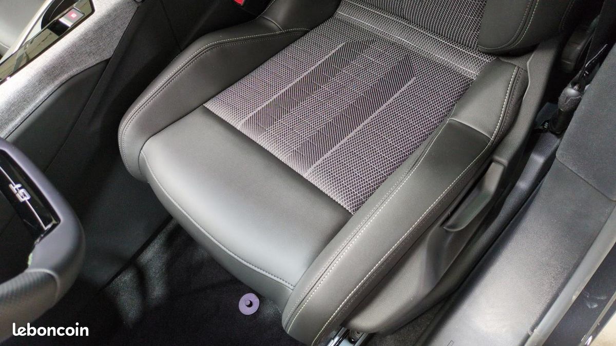 PEUGEOT 5008 HYBRID 145CH E-DCS6 7PL GT | TOIT PANO - CAM 360 - HAYON ELEC - SIEGES AV + VOLANT CHAUFf (image 16)