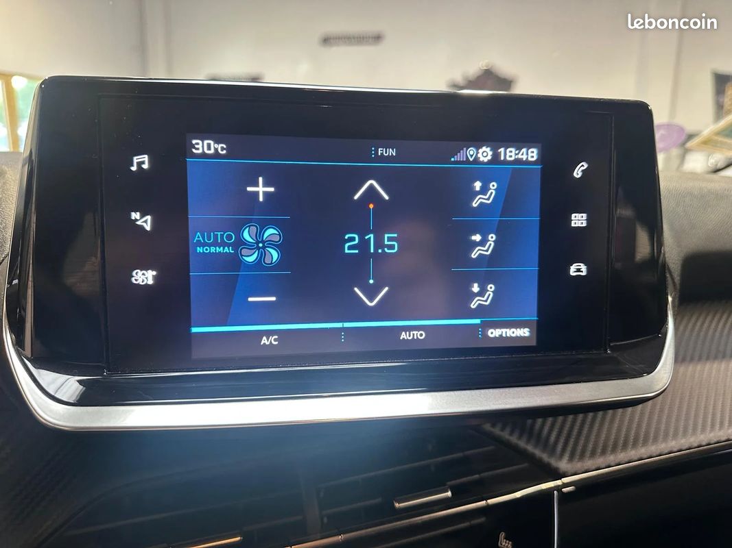 Peugeot 208 II Active 1.2 100 CV BVM / ENTRETIEN COMPLET PEUGEOT / CARPLAY / SIEGES AVANT CHAUFFANTS (image 25)