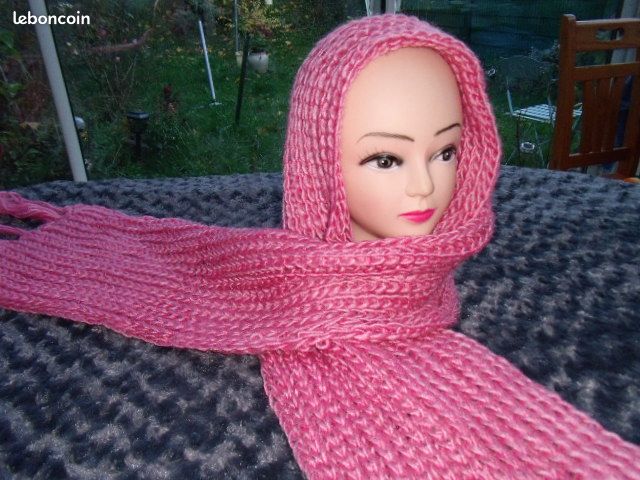 Longue echarpe rose neuve (image 3)