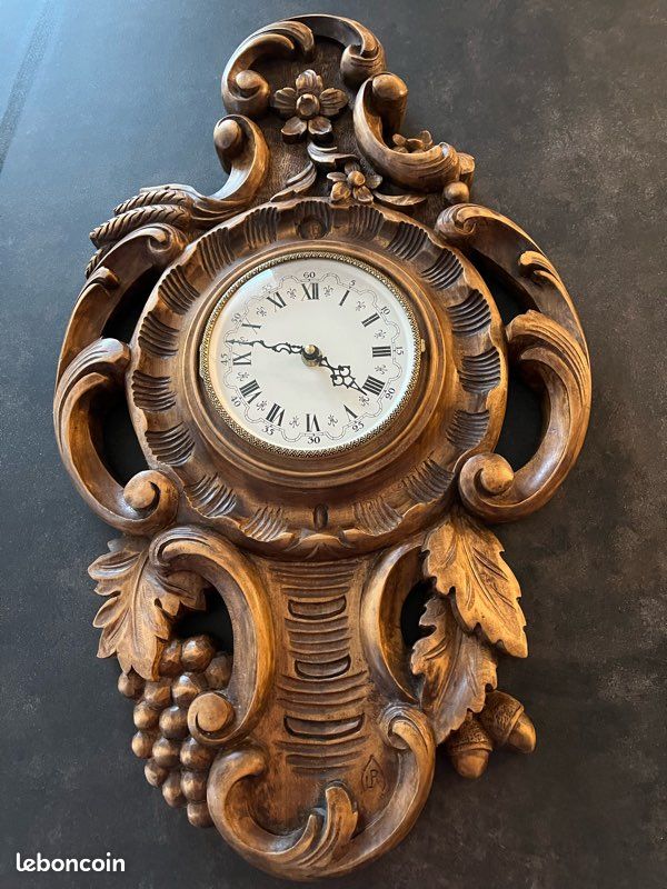 Montre murale en bois fait par artisan Lucien Raugel (image 1)