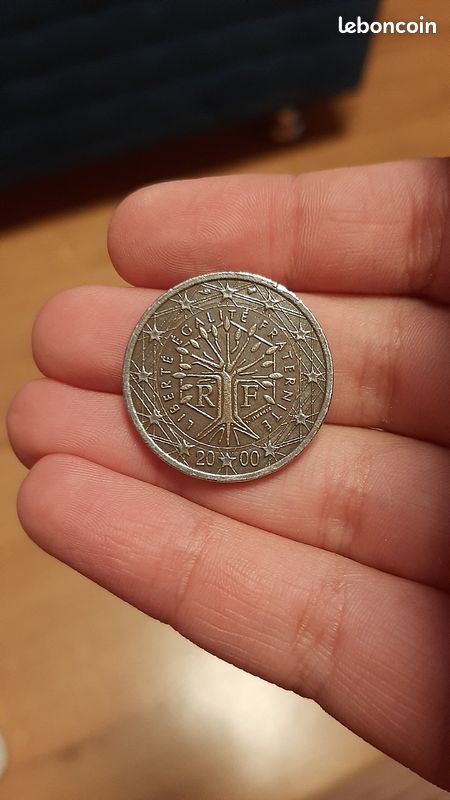 Piece 2 arbre année 2000 avec devise de la fance pris fixer sur autre platforme 1259 pris de vente (image 1)