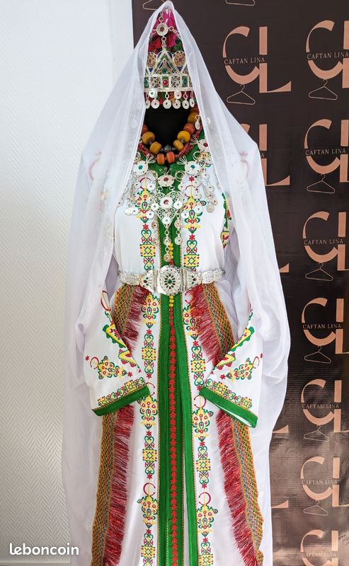 Tenue amazigh chelouh caftan takchita Vêtements