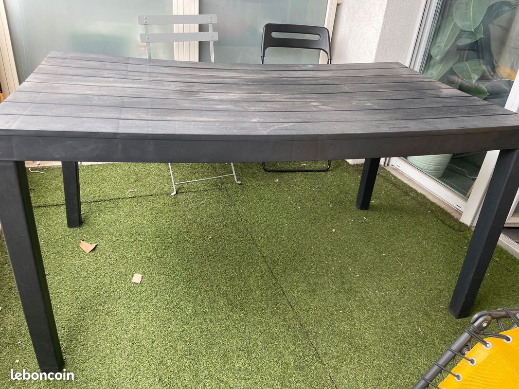 Table extérieur (image 2)